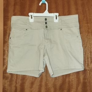 High-waisted Tan Shorts